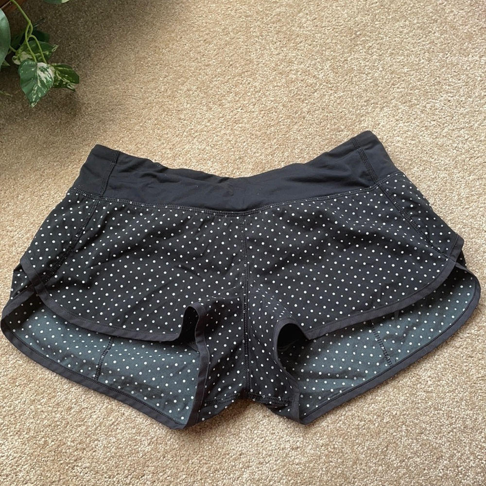 COPY - Lululemon Speed Up Short Chevron Dot 6 EUC